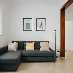 https://4-esquinas.adeje-hotels.com